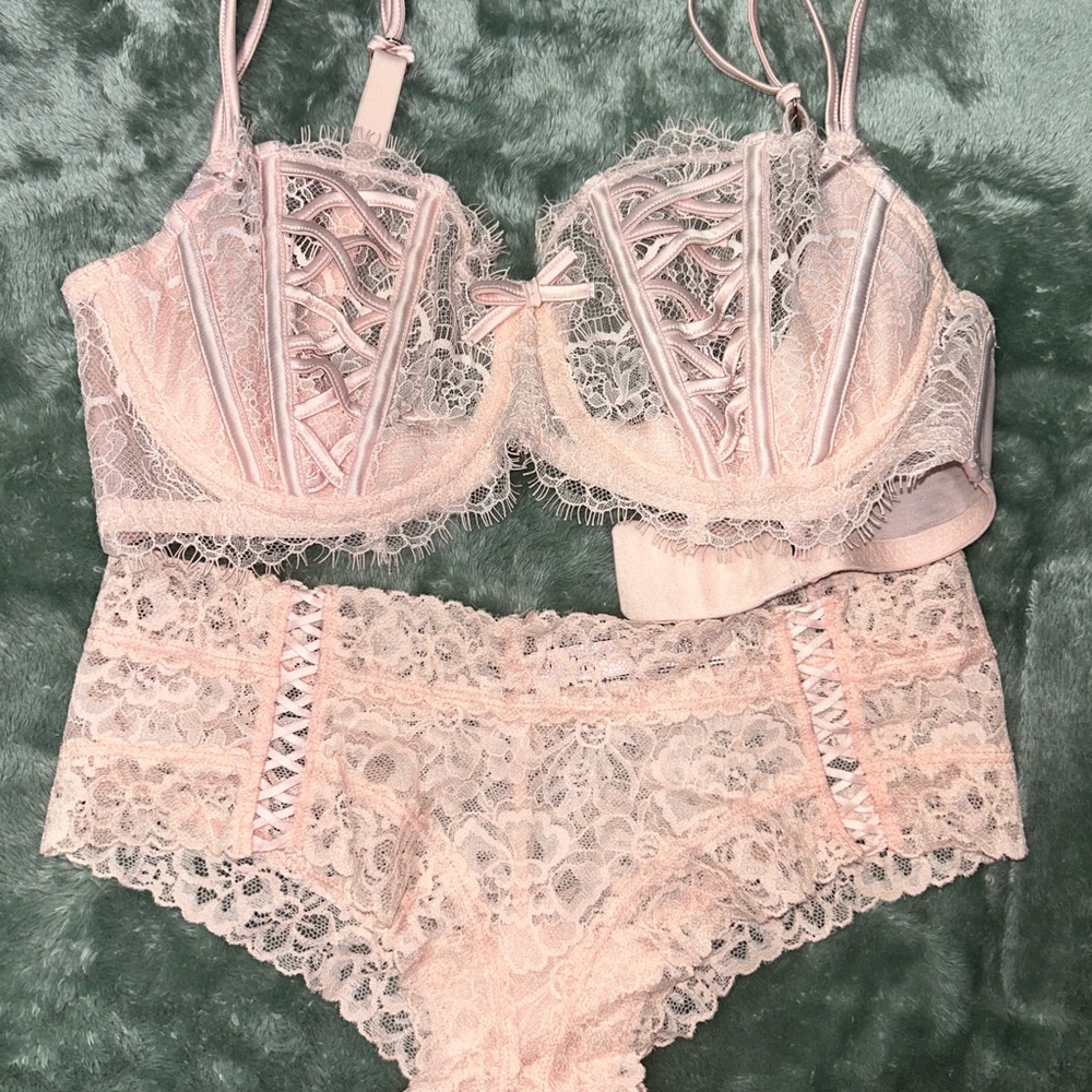 Elegant Lace Lingerie Set in Soft Pink